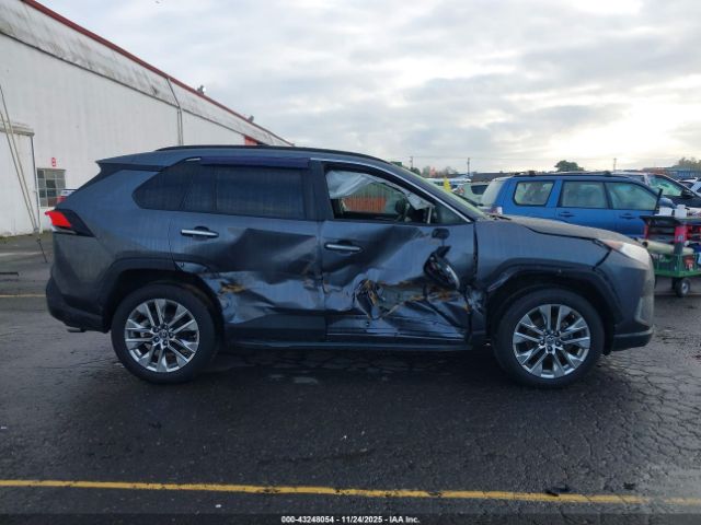 Toyota RAV4 Limited Image 12