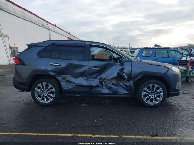 Toyota RAV4 Limited Image 12