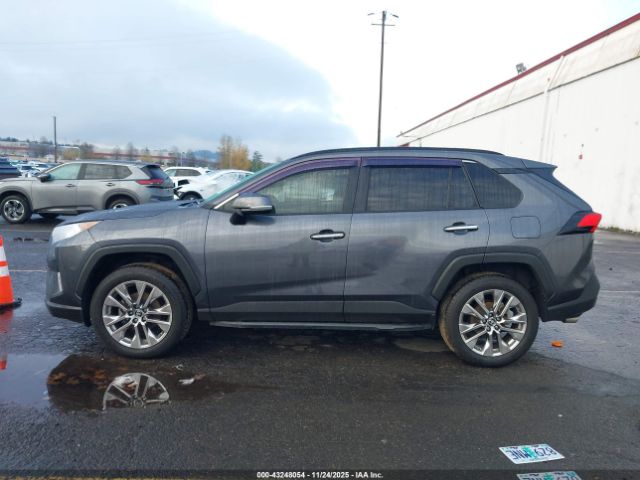 Toyota RAV4 Limited Image 13