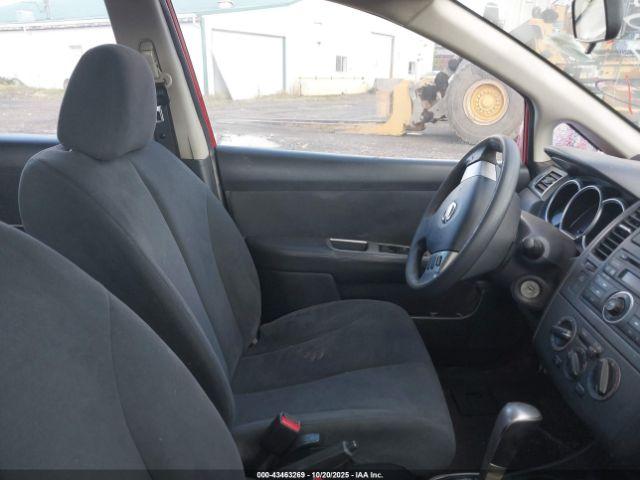 Nissan Versa 1.8s Image 2