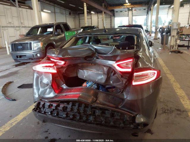 Ford Fusion Titanium Image 2