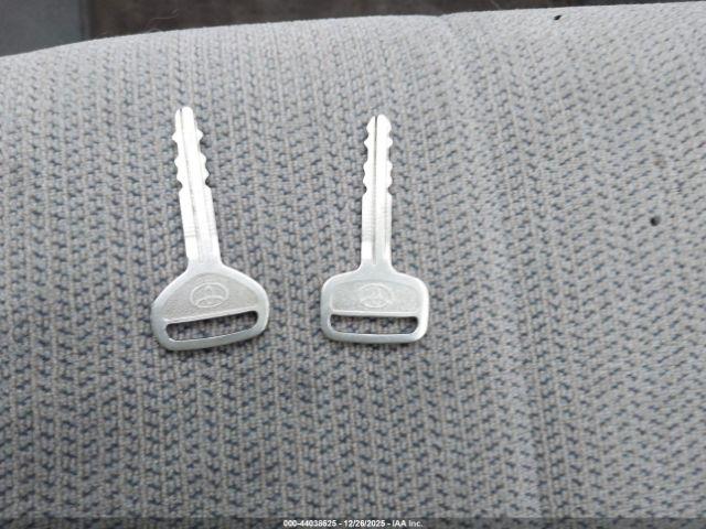 Toyota Corolla Ce Image 7