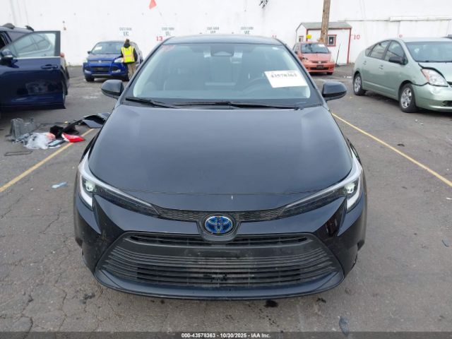 Toyota Corolla Hybrid Le Image 11