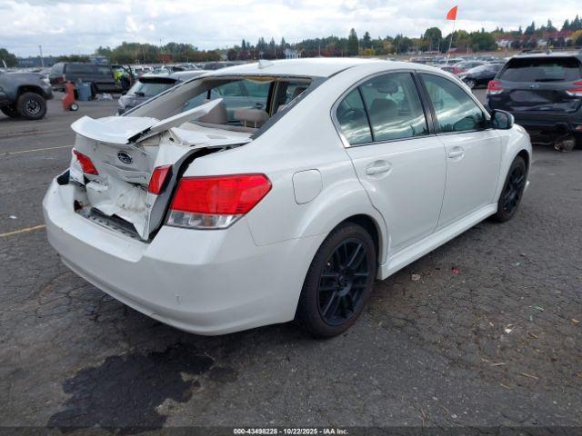 Subaru Legacy 2.5i Premium Image 6