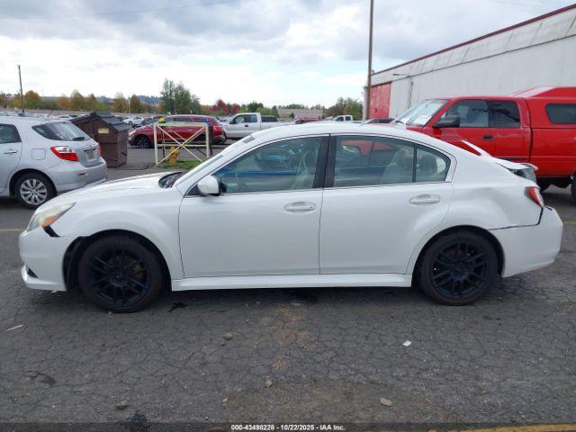 Subaru Legacy 2.5i Premium Image 13