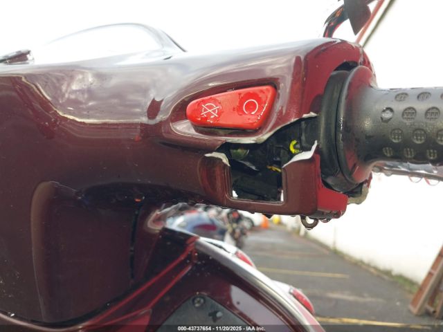 Vespa Gts 300 Super Image 3