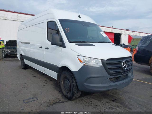  Salvage Mercedes-Benz Sprinter 2500