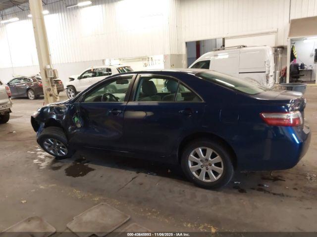 Toyota Camry Image 12