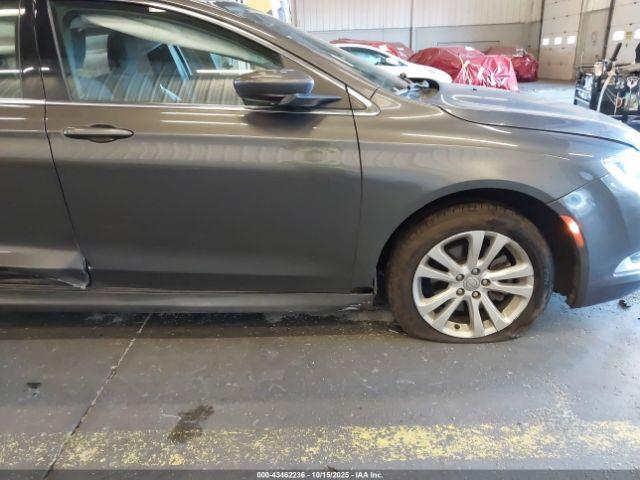 Chrysler 200 Limited Image 13
