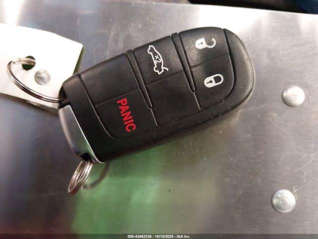 Chrysler 200 Limited Image 16