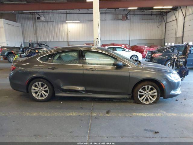 Chrysler 200 Limited Image 12