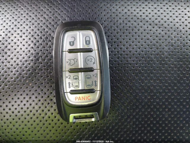 Chrysler Pacifica Limited Image 9