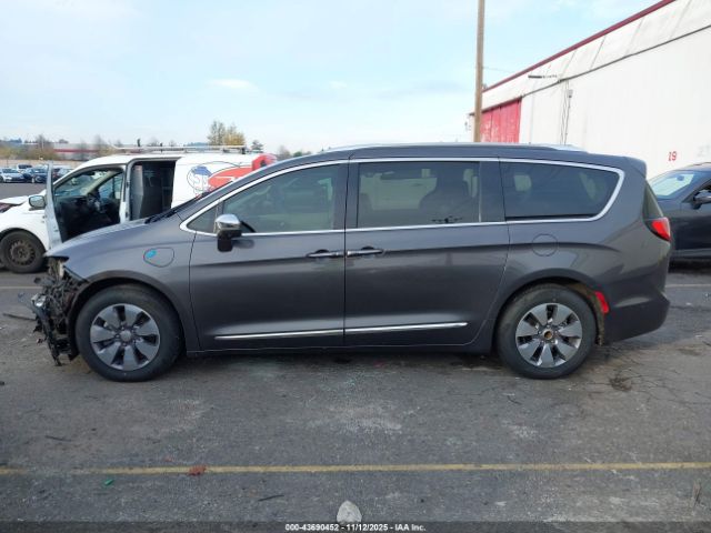 Chrysler Pacifica Limited Image 13