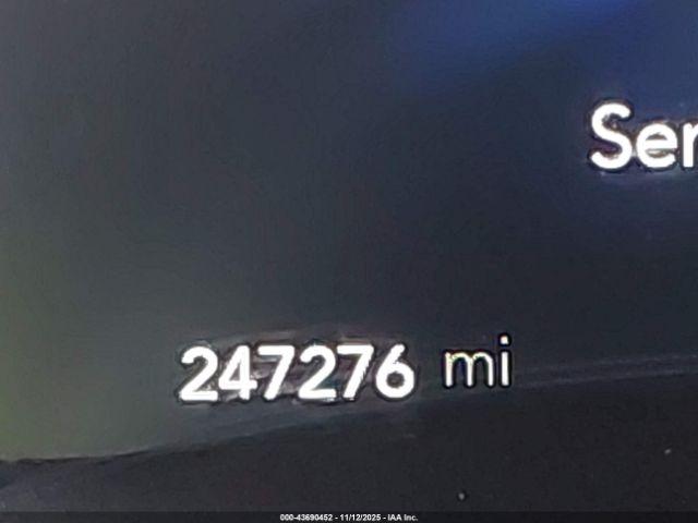 Chrysler Pacifica Limited Image 3