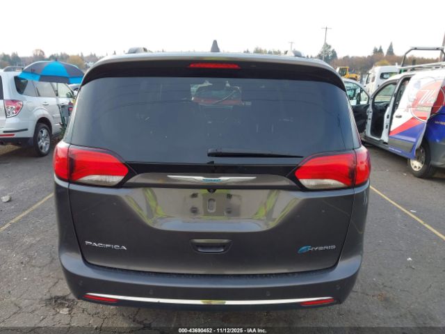 Chrysler Pacifica Limited Image 2