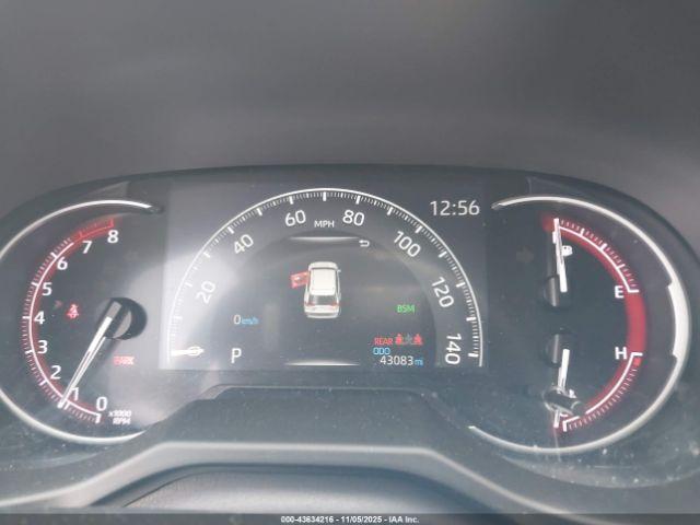 Toyota RAV4 Le Image 6