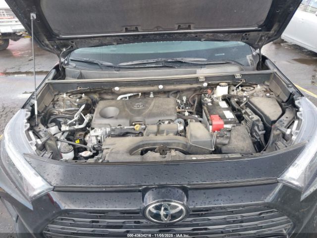Toyota RAV4 Le Image 2