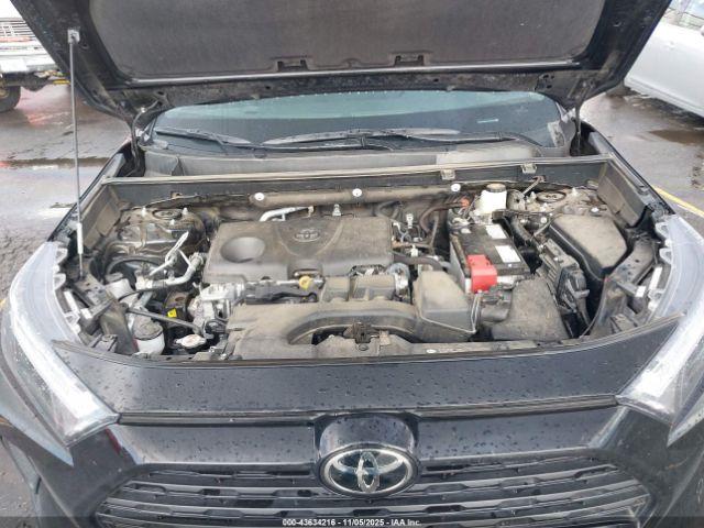 Toyota RAV4 Le Image 2