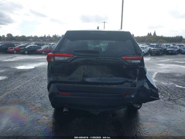 Toyota RAV4 Le Image 13