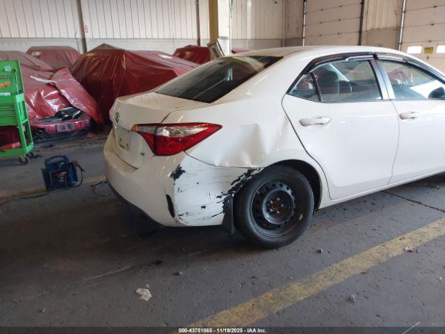 Toyota Corolla Le Image 12