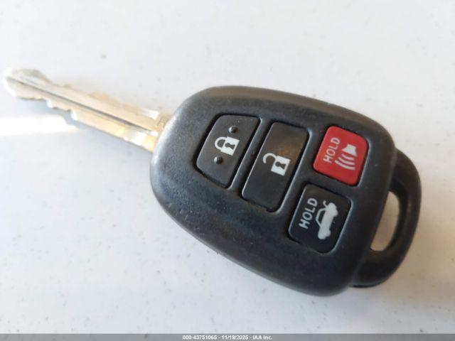 Toyota Corolla Le Image 9