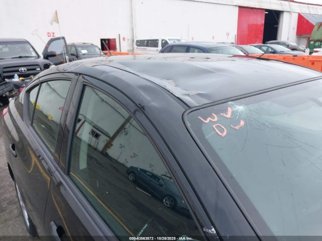 Nissan Versa 1.6 S Image 11