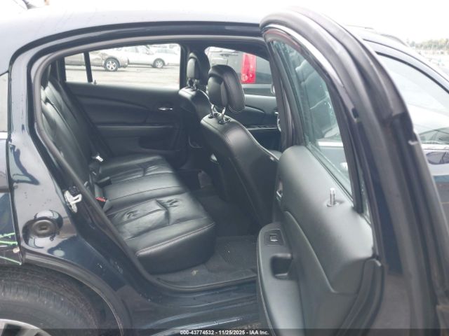 Chrysler 200 Limited Image 6