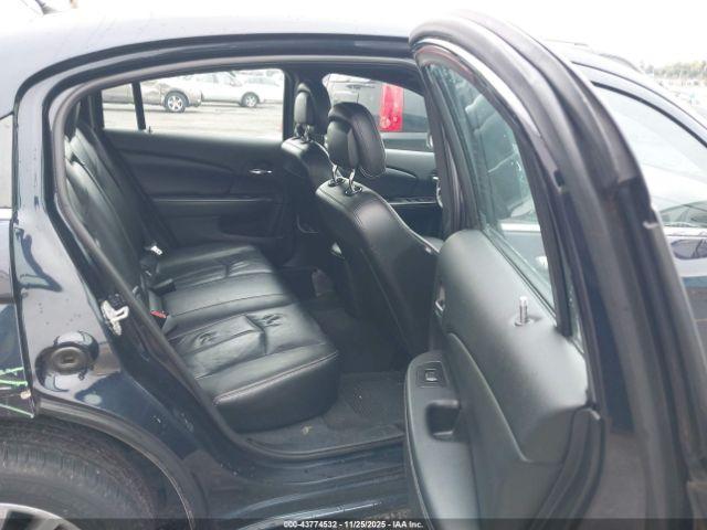 Chrysler 200 Limited Image 6