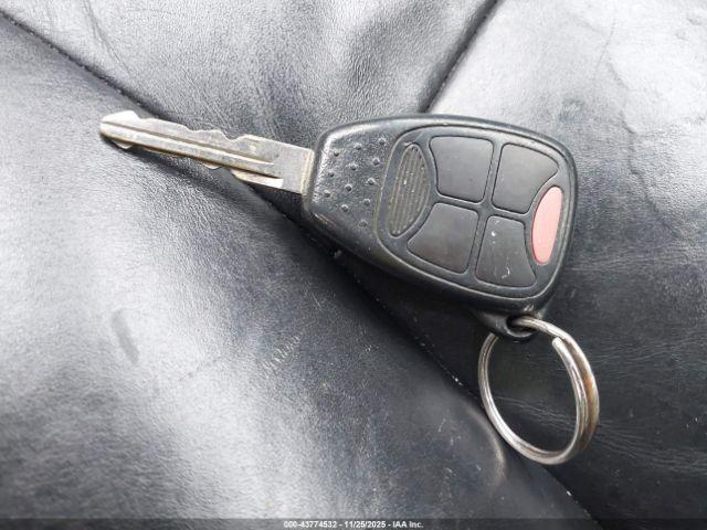 Chrysler 200 Limited Image 8