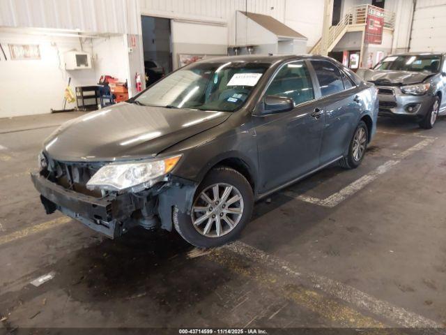 Toyota Camry Le Image 7