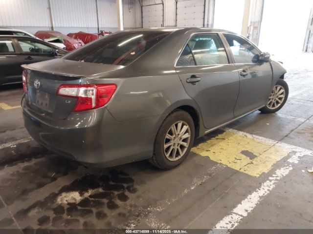 Toyota Camry Le Image 12