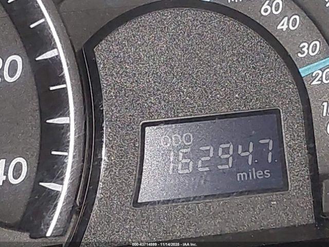 Toyota Camry Le Image 5