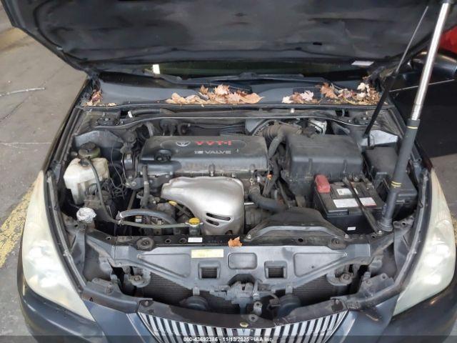 Toyota Camry Se Image 13