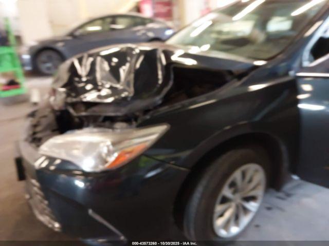 Toyota Camry Le Image 8