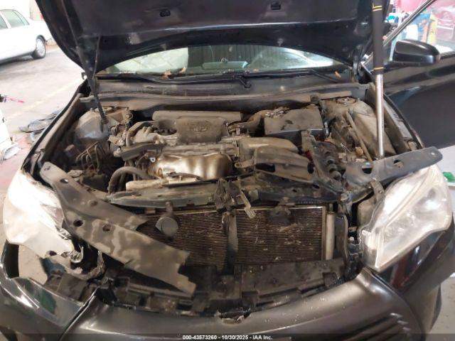 Toyota Camry Le Image 6