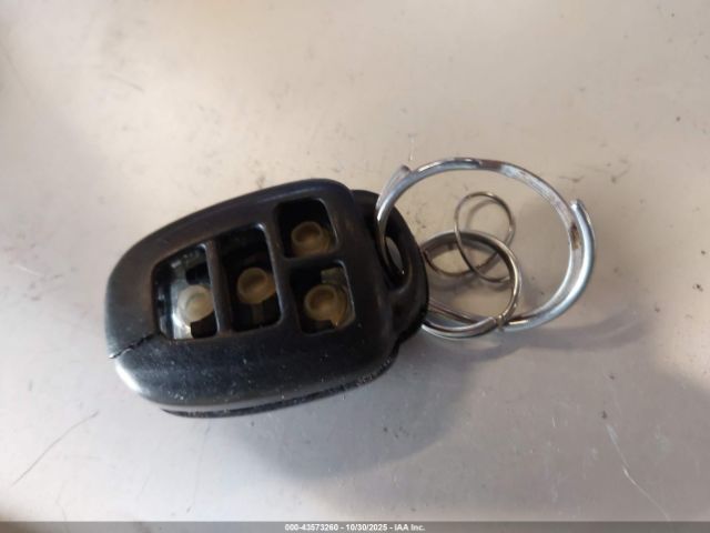 Toyota Camry Le Image 16