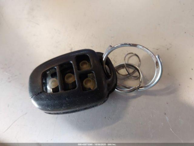 Toyota Camry Le Image 16