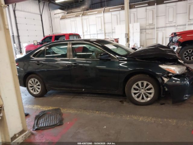 Toyota Camry Le Image 14