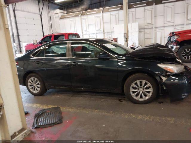 Toyota Camry Le Image 14