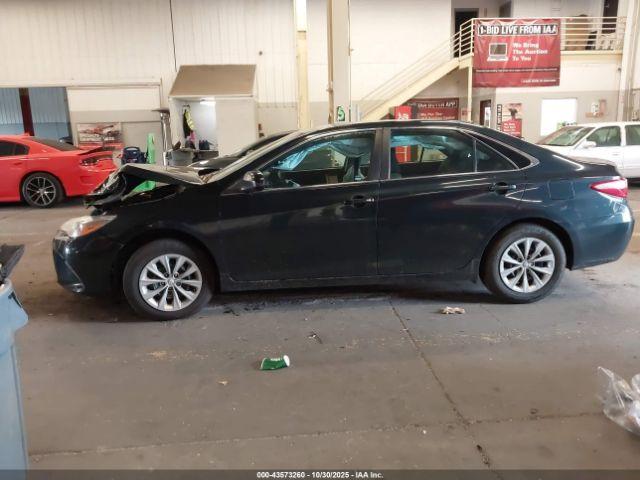 Toyota Camry Le Image 11