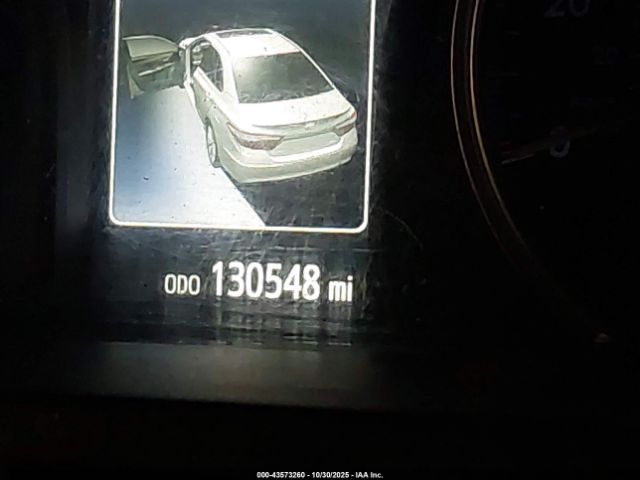 Toyota Camry Le Image 10