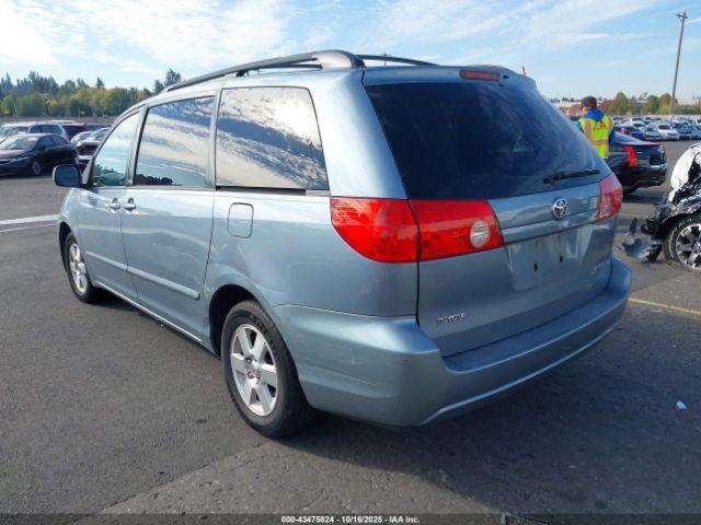 Toyota Sienna Xle Image 12