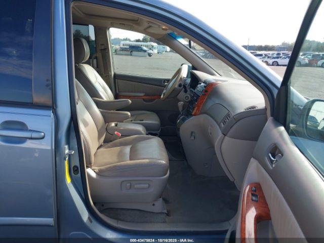 Toyota Sienna Xle Image 16