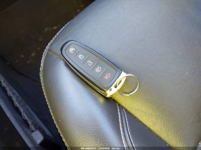 Ford C-MAX Hybrid Titanium Image 18