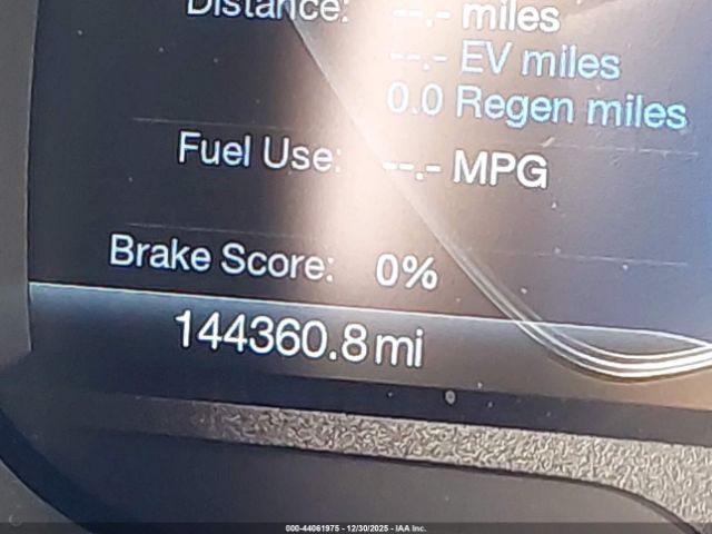 Ford C-MAX Hybrid Titanium Image 12