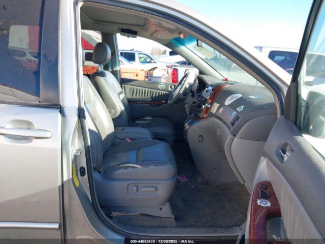 Toyota Sienna Xle Image 5