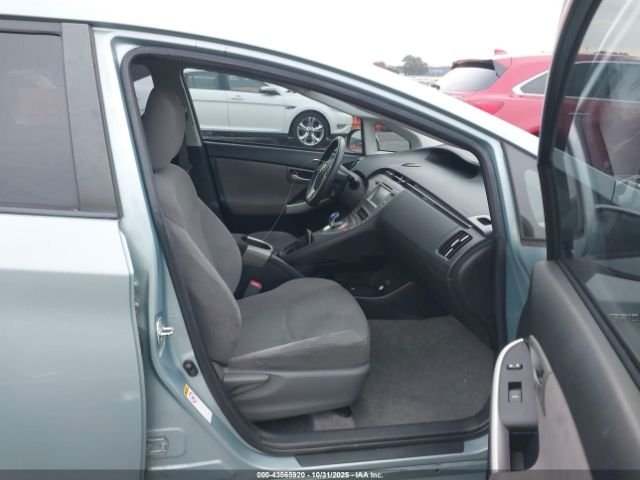 Toyota Prius Two Image 14