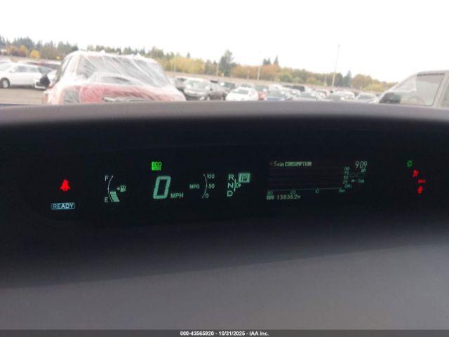 Toyota Prius Two Image 12