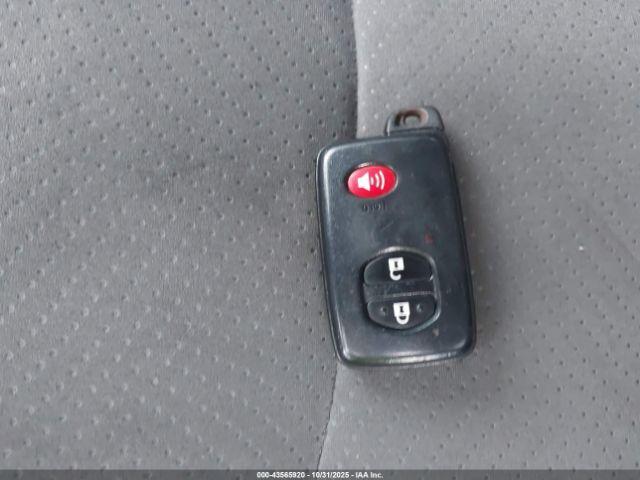 Toyota Prius Two Image 16