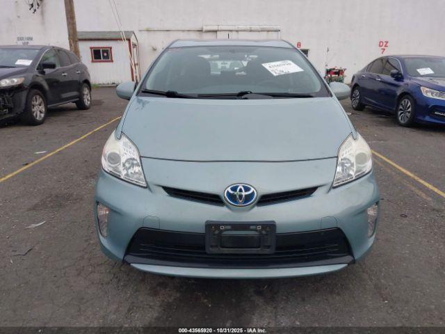 Toyota Prius Two Image 5